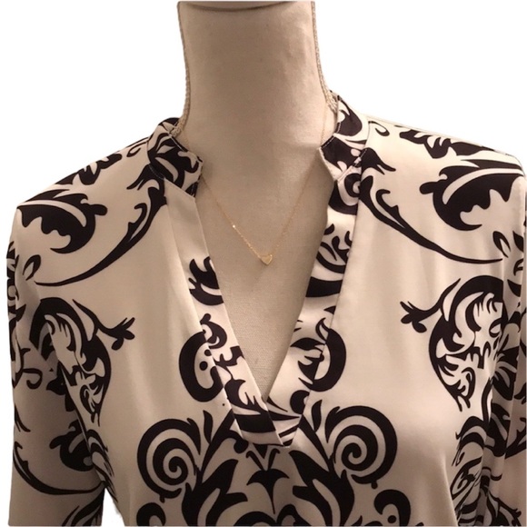 Ladies V-Neck Black and White Blouse - Picture 2 of 5